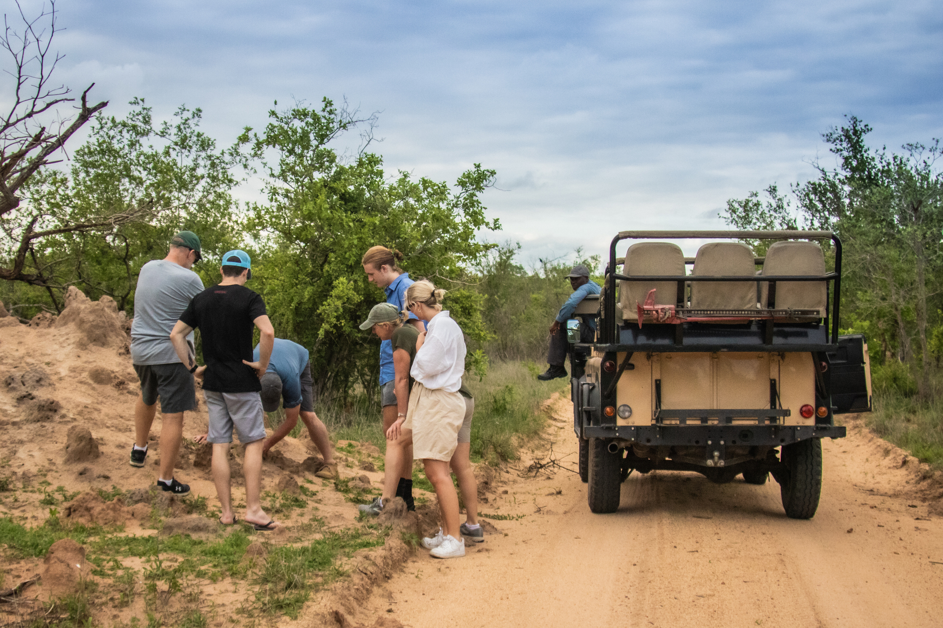 Tracker showing signs to explorers